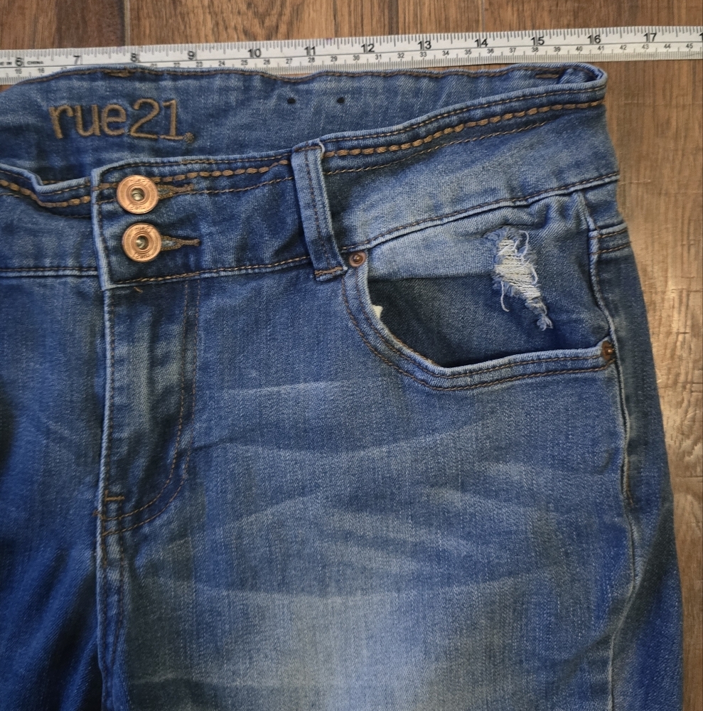 Rue21 Cutoff Capri Jeans - Picture 7 of 7